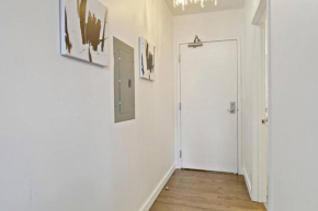 Peaceful & Complete 1BR Apt in West Loop